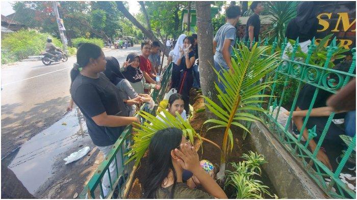 SMOEPHY BEREAKSI MENCINTAI LINGKUNGAN BAGIAN AKSI HASTHALAKU SECARA NYATA DI SMA 7 SURAKARTA