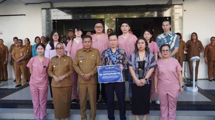 SKRENING GRATIS KANKER PAYUDARA-  Siloam Hospitals memberikan 50 unit Antropometri kepada Pemerintah Kota Ambon dan melanjutkan skrening gratis kanker payudara, berlangsung di lantai dua balai Kota, Senin (26/5/2025).