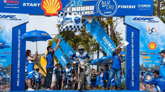 Seri pertama balap ketahanan Shell bLU cRU Yamaha Enduro Challenge tahun ini diselenggarakan di sirkuit area stadion Si Jalak Harupat, Kabupaten Bandung, awal Juni.