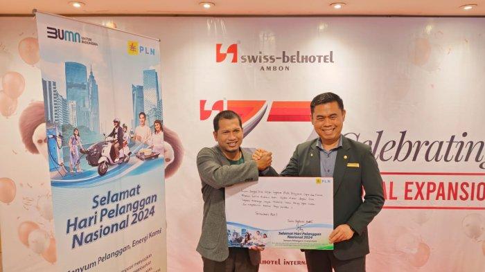 General Manager Swiss-Belhotel Kota Ambon, I Ketut Gunarta (kanan), Senior Manager Niaga dan Manajemen Pelanggan, Maman Sulaeman (kiri).