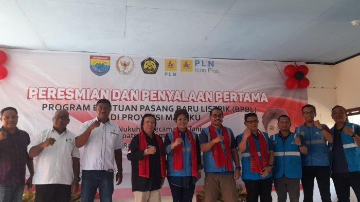Foto bersama saat Penyalaan BPBL di Desa Nukuhai, Kecamatan Taniwel, Kabupaten SBB, Rabu (6/12/2023).