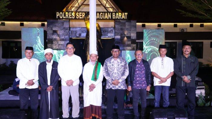 Pastikan keamanan Pemilihan Kepala Daerah (Pilkada) Polres Seram Bagian Barat (SBB) gelar SBB bersholawat, menghadirkan K.H. Hendra Umar Faried, serta ratusan masyarakat yang terlibat dalam kegiatan SBB bersholawat, Minggu (10/11/2024) malam.