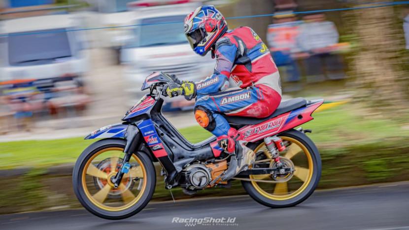 Aksi Marsholandi, Pembalap Senior Ambon Raih Dua Podium di Nusa Apono Road Race