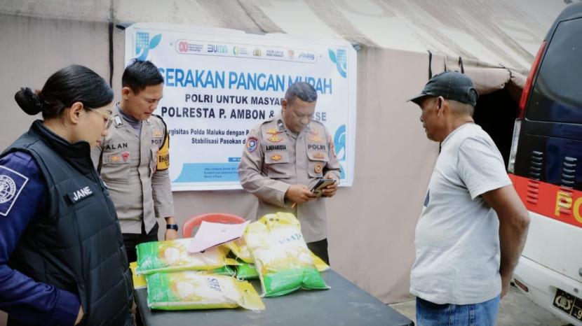 Langkah Taktis Kendalikan Inflasi, Polresta Ambon Salurkan 2 Ton Beras