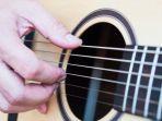 ILUSTRASI-BERMAIN-GITAR-Foto-ini-diambil-dari-Freepik.jpg