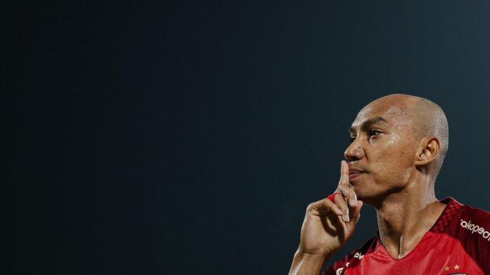 Selebrasi pemain Bali United, Novri Setiawan dan Jefferson de Assis.