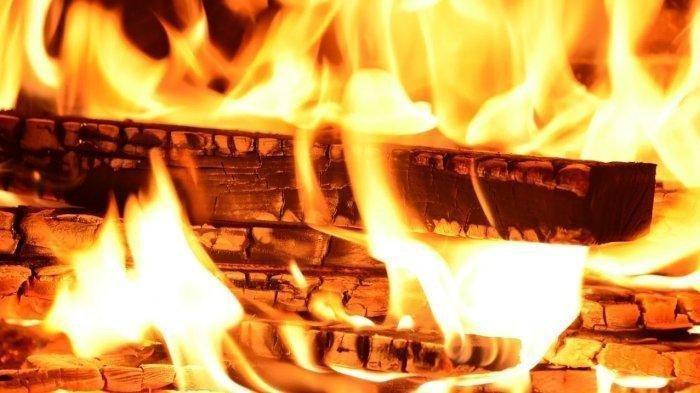 Ilustrasi api - Breaking News!


Tragedi naas, polisi yang dibakar istrinya sendiri akhirnya meninggal dunia. 