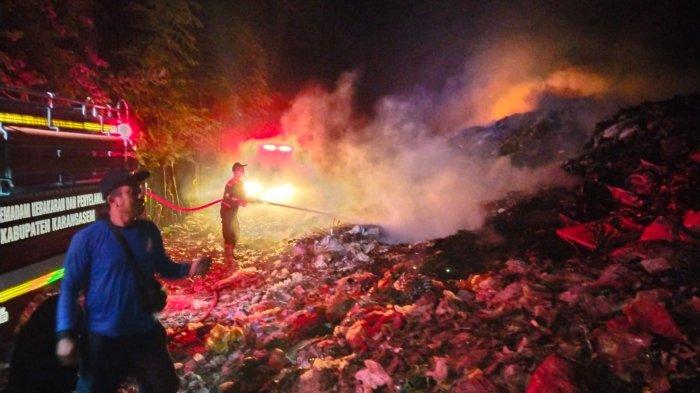 Warga Banjar Bugbug Klod, Desa Bugbug, Kecamatan Karangasem, Bali, digegerkan dengan kebakaran tumpukan sampah di Tempat Pengelolaan Sampah Terpadu (TPST) disekitar Br. Bugbug Klod, Rabu (15/5/2024) dini hari. Mengingat api cukup besar. Asapnya cukup tebal.