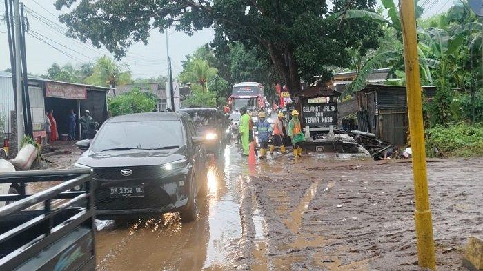 Menuju Bintang, Kampung Tenggelam dalam Lumpur dan Pelukan Haru Ceh Didong