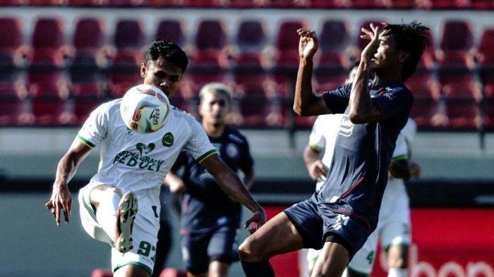 Suasana laga antara Arema FC vs Persikabo 1973 dalam laga pekan ke-10 BRI Liga 1 2023/2024. Arema FC sukses kandaskan Persikabo 1973, sekaligus meraih kemenangan perdana mereka.