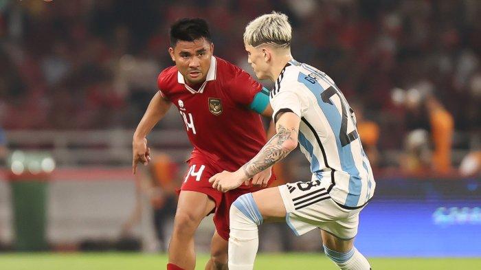 Asnawi Mangkualam berduel dengan Alejandro Garnacho