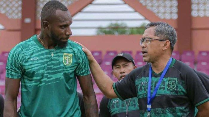 Yohanes Kandaimu saat mengikuti latihan perdana Persebaya Surabaya beberapa waktu lalu.