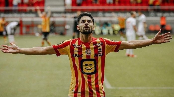 Bek Timnas Indonesia, Sandy Walsh menggenakan seragam KV Mechelen di Liga Pro Belgia Instagram @sandywalsh