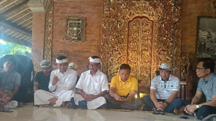 Sedangkan Pakte Kata (Anak Agung Ngurah Kakarsana dan I Wayan Tagel Arjana) di Pilkada Tabanan optimistis menang 51 persen.