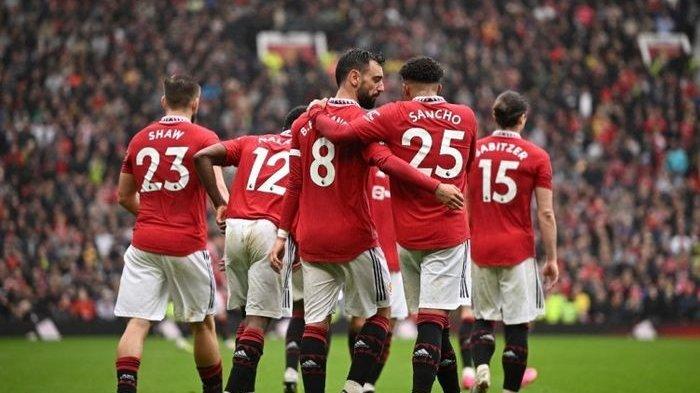 Bruno Fernandes merayakan golnya ke gawang Aston Villa bersama Manchester United dalam laga lanjutan Liga Inggris 20222023