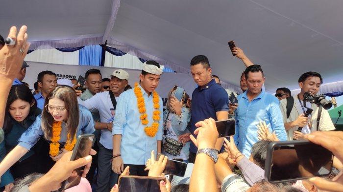 Cawapres nomor urut 2 Gibran Rakabuming Raka saat berkunjung ke Buleleng, Selasa (9/1)
