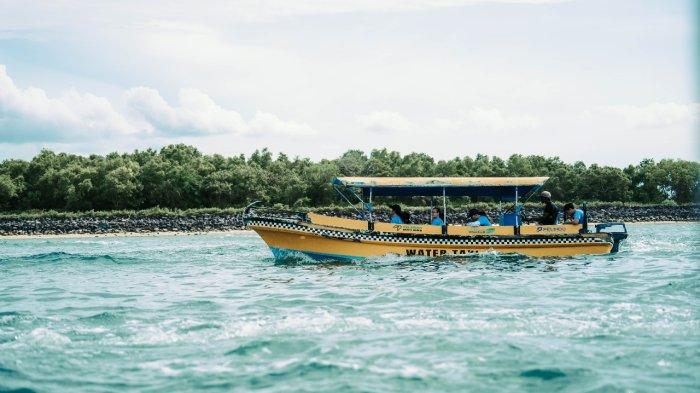 Setelah diresmikan sejumlah tamu undangan mencoba Water Taxi Bali Marine. Ciptakan Ekosistem Pariwisata Berkualitas dan Berkelanjutan, Pelindo Resmikan Water Taxi Bali Marine