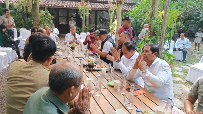  KPU Bali menggelar Coffee Morning terkait Pilkada Serentak 2024.