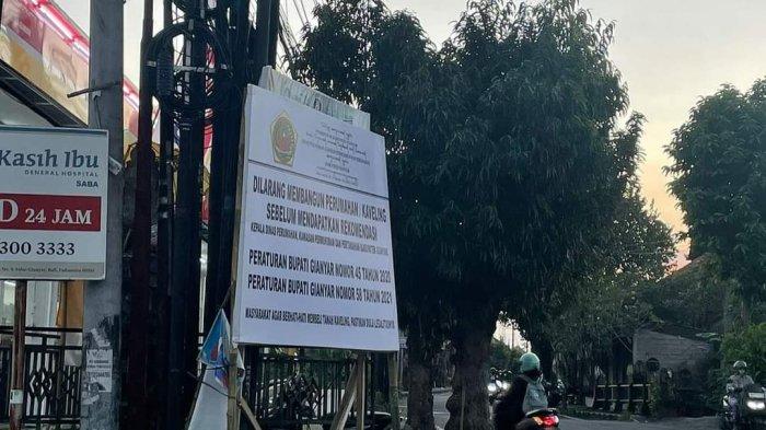 Petugas Dinas Perkimta Gianyar melakukan pemantauan terhadap pengembang perumahan di Kabupaten Gianyar, Bali - Dinas Perkimta Lakukan Pemantauan Pada 37 Usaha Pengembang Perumahan, Baru 19 Ajukan Izin Di Gianyar