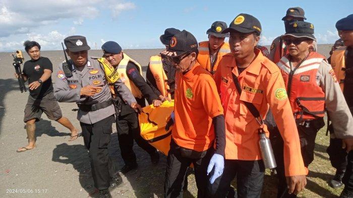 Evakuasi jenazah di Pantai Saba - Dua Korban Terseret Arus di Pantai Saba Gianyar Ditemukan Meninggal, Terapung di Atas Permukaan Laut