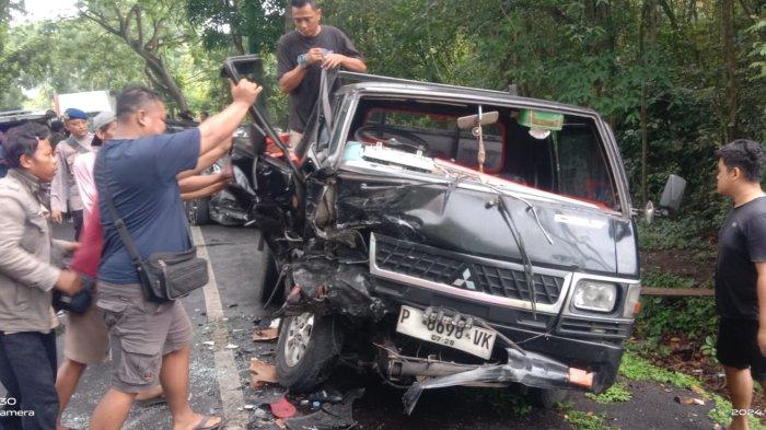 Suasana di TKP dua mobil terlibat lakalantas palu jangkrik di jalur tengkorak Jalan Raya Denpasar-Gilimanuk wilayah Desa/Kecamatan Melaya, Jembrana, Senin 9 Desember 2024 - Dua Mobil Hitam Palu Jangkrik di Jembrana Bali, 6 Orang Luka-luka hingga Patah Tulang Kaki