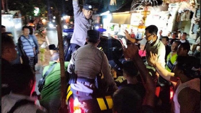 Polisi mengamankan terduga pelaku yang berbuat onar di Banjar Penyarikan, Benoa, Kuta Selatan, Minggu 30 September 2024. Duduk Perkara Keributan di Banjar Penyarikan Benoa, Polisi Amankan 4 Pelaku, Ini Kronologinya.