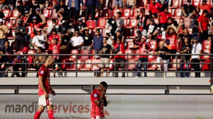 Ekspresi Privat Mbarga dalam laga pekan kedelapan Liga 1 2023-2024 antara Bali United vs PSM Makassar di Stadion Kapten I Wayan Dipta, Jumat (11/8/2023). Terkini, Bali United akan melawan Lee Man (Hong Kong) pada kualifikasi Liga Champions 2023-2024 di Stadion Hong Kong, Rabu (16/8/2023) malam WIB.