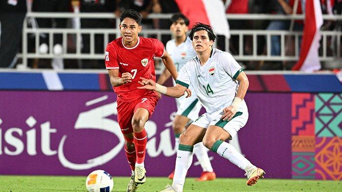 Gelandang serang Marselino Ferdinan di laga Timnas U23 Indonesia vs Irak di Piala Asia U23 2024 di Stadion Abdullah bin Khalifa, Doha, Kamis, 2 Mei 2024. Timnas U23 Indonesia kalah 1-2 lawan Irak dan harus menjalani playoff untuk perebutan satu tiket ke Olimpiade 2024 Paris lawan Guinea.