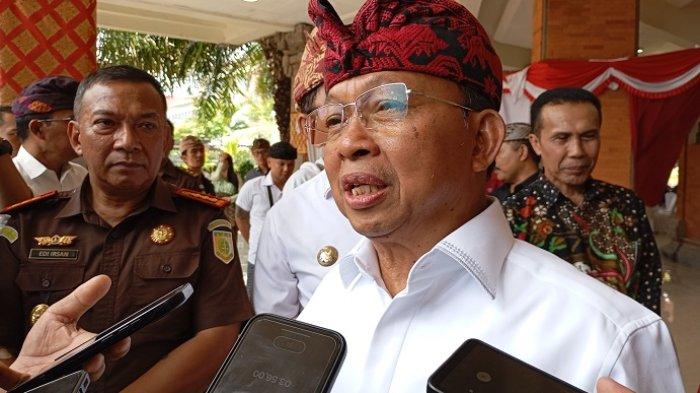  Dulu saat Gubernur Bali, Wayan Koster, melarang penggunaan plastik kresek melalui Pergub Bali Nomor 97 tahun 2018 (pembatasan timbulan sampah plastik sekali pakai) ditentang masyarakat.