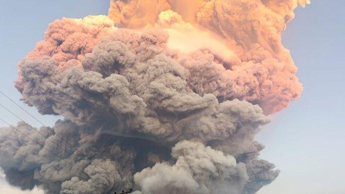 Gunung Lewotobi Laki-laki meletus pada Selasa 17 Juni 2025 sore