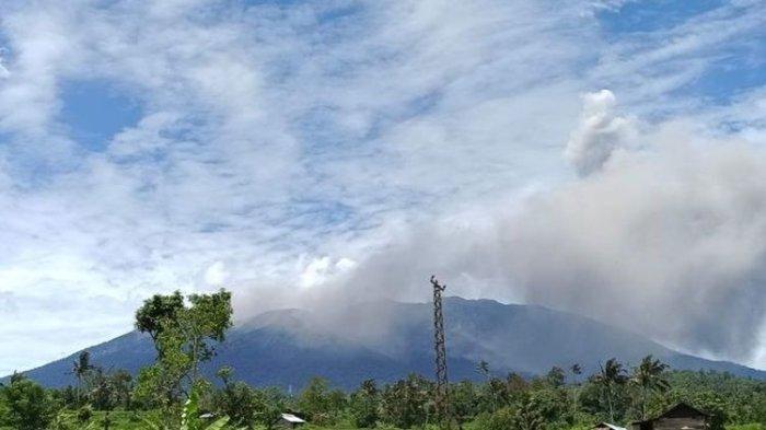 Gunung Marapi di Sumbar mengalami erupsi (3/12/2023)