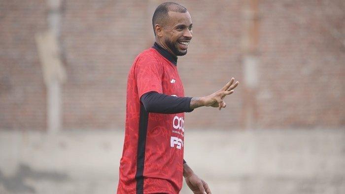 Striker anyar Persija Jakarta asal Brasil, Gustavo Almeida, menceritakan makna dari selebrasi golnya.