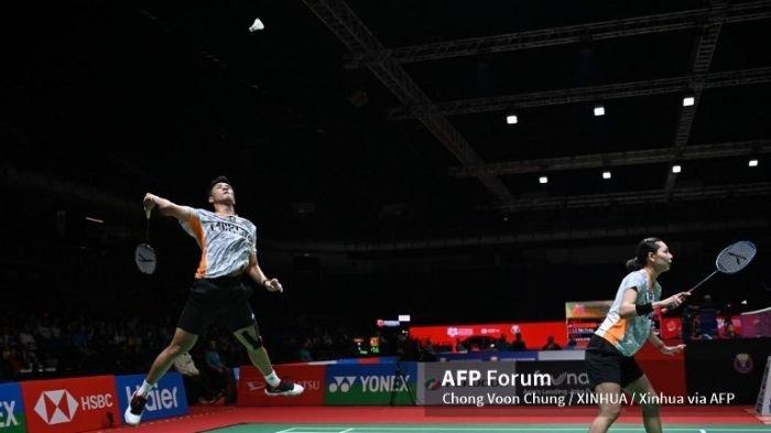 Dejan Ferdinansyah (kiri)/Gloria Emanuelle Widjaja (kanan) - Hasil BWF Bulutangkis Canada Open, Ganda Dejan/Gloria vs Pasangan Jerman, Jual Beli Pukulan Sengit