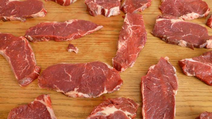 ILUSTRASI DAGING BABI - 3 Kabupaten Patok Harga Daging Babi Termahal Se-Bali, Tembus di Atas Rp100 Ribu per Kilogram