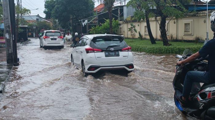 Ilustrasi banjir yang terjadi di Denpasar beberapa waktu lalu - Alih Fungsi Lahan yang Masif di Denpasar Jadi Salah Satu Pemicu Banjir