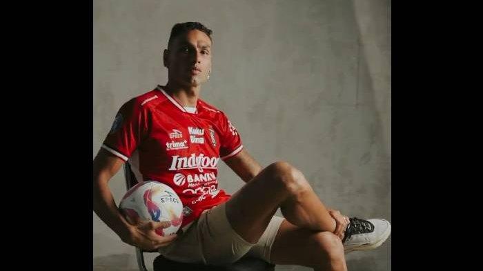 Bek anyar Bali United yang sudah tak asing dengan Liga 1, Jaimerson da Silva Xavier mengungkapkan salah satu yang membuat dirinya tergiur menerima tawaran Bali United untuk bergabung adalah karena sosok sang pelatih Stefano Cugurra. 