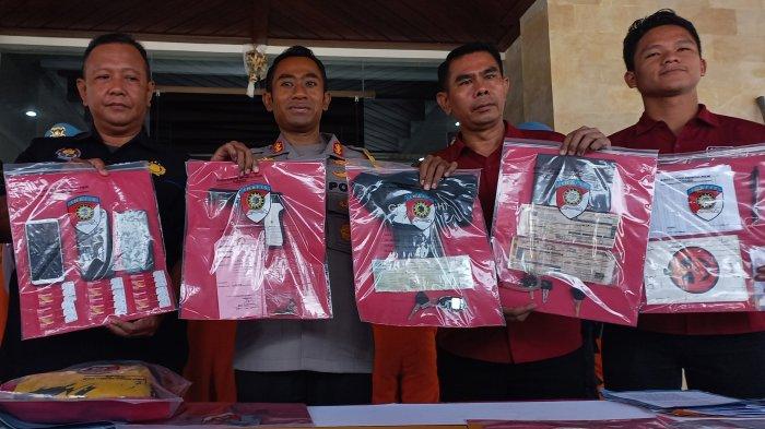 Jajaran kepolisian saat menunjukan barang bukti berbagai kasus yang diungkap Satreskrim Polres Klungkung, Kamis (7/9/2023).
