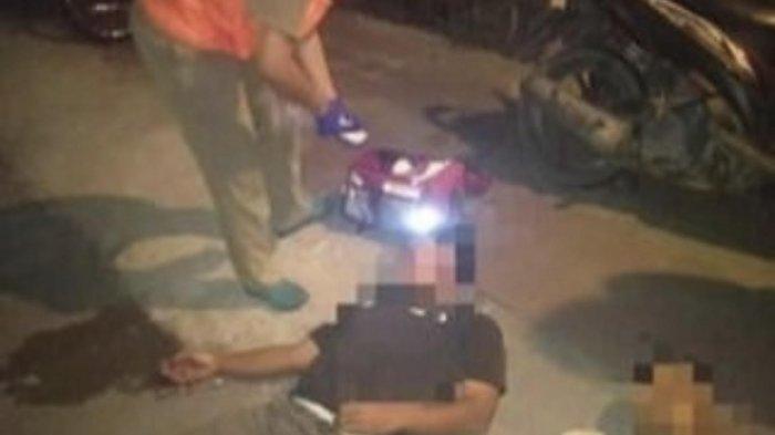 BPBD Kota Denpasar saat mengevakuasi tiga pemuda yang diduga menjadi korban pengeroyokan di Jl. Gunung Soputan Denpasar - BREAKING NEWS! 3 Pemuda Terkapar di Jalan Gunung Soputan Denpasar, Diduga Jadi Korban Pengeroyokan