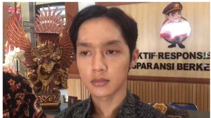 Jero Dasaran Alit saat ditemui setelah memenuhi panggilan Polres Tabanan, Rabu 27 September 2023. Jero Dasaran Alit mengaku masih tetap menjalankan kewajibannya melayani umat.