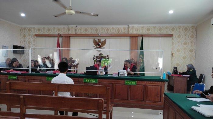 Juniarta saat menjalani sidang putusan di PN Denpasar.