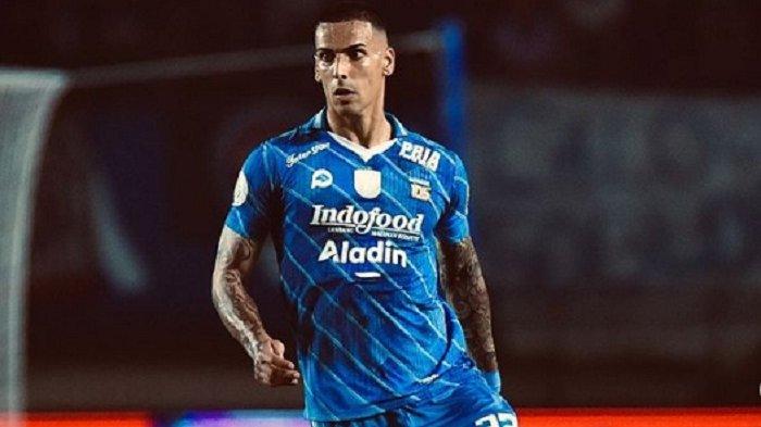 Mereka adalah Alberto Rodriguez dan Stefano Beltrame. Keduanya masih dalam isu akan out di bursa transfer Liga 1 2024 ini. 