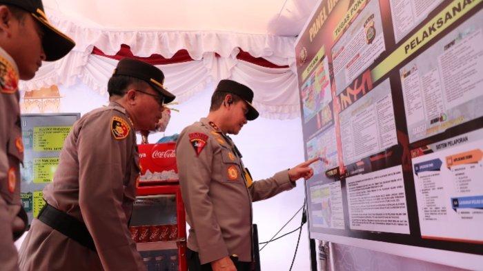 CEK POSKO- Kapolda Bali saat meninjau kesiapan pos-pos di jalur mudik wlayah Provinsi Bali, pada Senin (24/3). 
