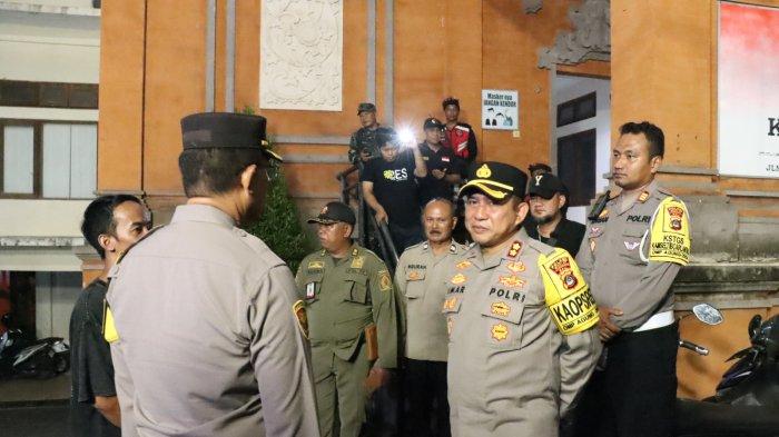 Kapolres Gianyar, AKBP Umar memimpin patroli gabungan untuk amankan logistik KPU, Senin 25 November 2024 malam - Aparat di Gianyar Patroli Gabungan, Antisipasi Penyalahguna Logistik KPU