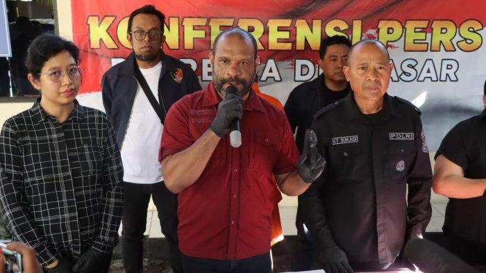 RILIS - Kasat Reskrim Polresta Denpasar, Kompol Laorens Rajamangapul Heselo, memberi keterangan saat rilis kasus belum lama ini. 
