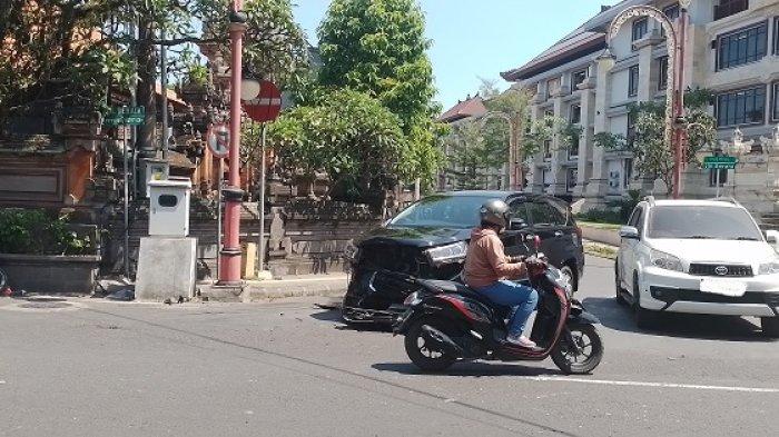 Direktur Utama (Dirut) Perusda Tirta Sanjiwani Gianyar, Made Sastra Kencana terlibat kecelakaan di Jalan Raya Kota Gianyar, Kabupaten Gianyar, Bali, Rabu 4 September 2023 sekitar pukul 13.30 Wita.