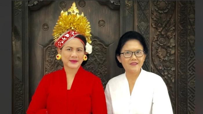 Pemilik Lembaga Kursus dan Pelatihan (LKP) Agung sekaligus tokoh legend penata rias Bali, A.A Ayu Ketut Agung saat merias Ibu Negara Iriana Jokowi. BREAKING NEWS: Penata Rias Legend Bali Ayu Ketut Agung Berpulang, Begini Sosoknya di Mata Rekan