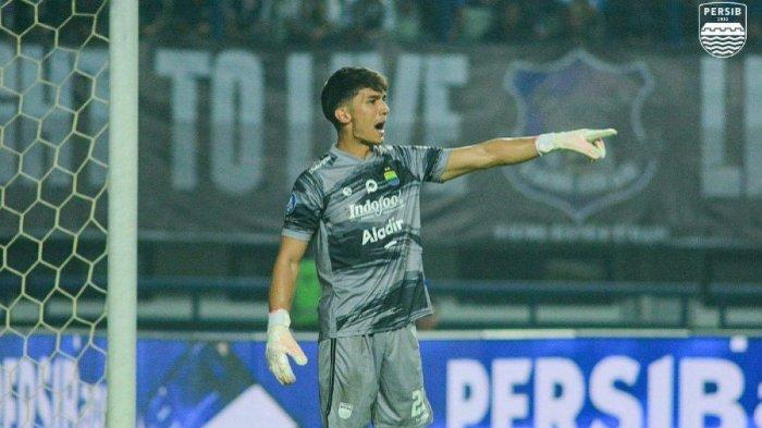 Kiper asing Persib Bandung, Kevin Mendoza menjalani laga debut dalam laga melawan Persik Kediri dalam lanjutan Liga 1 2023 pekan ke-22 di Stadion Gelora Bandung Lautan Api (GBLA), Bandung, Minggu (10/12/2023).