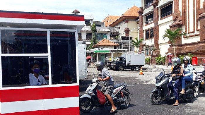 Ilustrasi parkir - Optimalisasi mesin parkir di Kota Tabanan, sedang dalam kajian Dinas Perhubungan (Dishub) Tabanan.




Namun, optimalisasi itu harus dikerjasamakan dengan vendor. Yang hingga saat ini belum ada penawaran dari pihak vendor.