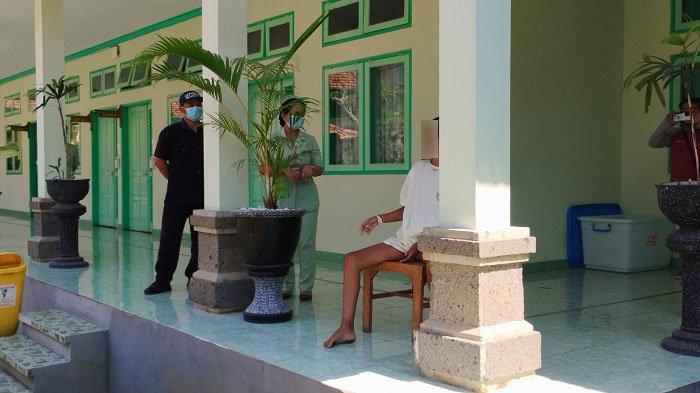 LCN saat berada di RSUD Buleleng. Pihak RSUD Buleleng perlu merujuk LCN ke RSUP Ngoerah atau RSJP Bali karena WNA Australia itu butuh penanganan kejiwaan