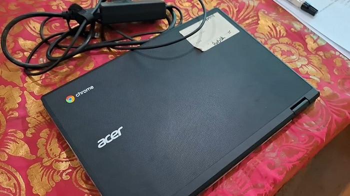 RUSAK - Laptop Chromebook yang disalurkan pemerintah pusat ke beberapa sekolah di Klungkung dalam kondisi rusak.